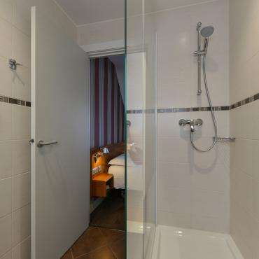 Relais du Pré - Badezimmer mit Dusche